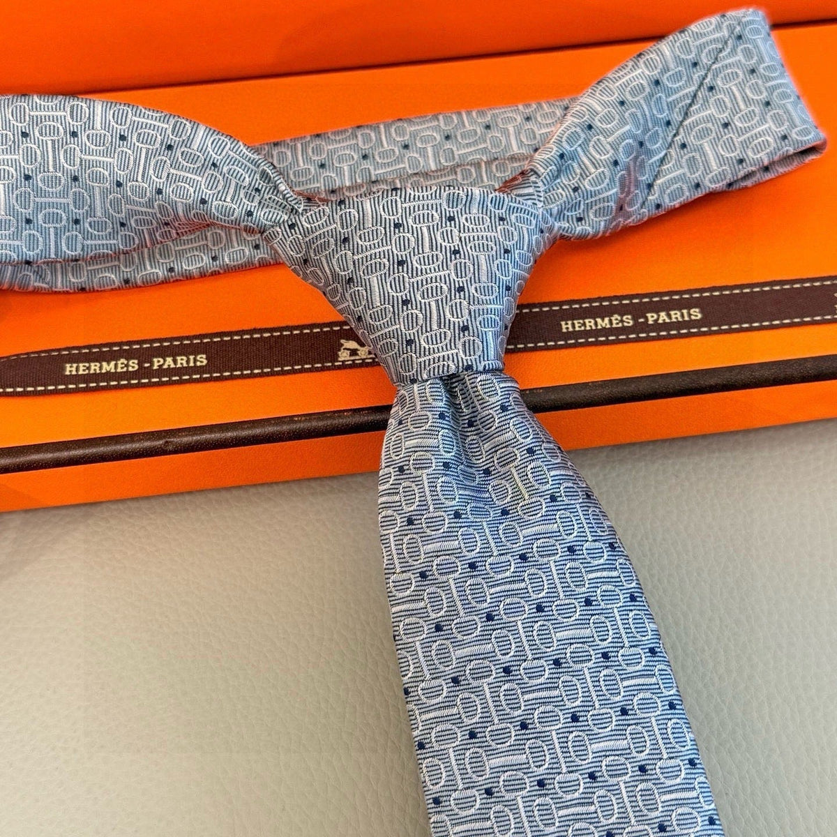 Hermes Style Men's Chain Motif Silk Tie